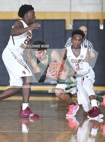 Thumbnail 2 in Mount Vernon vs Bishop Hendricken (New York Challenge) photogallery.