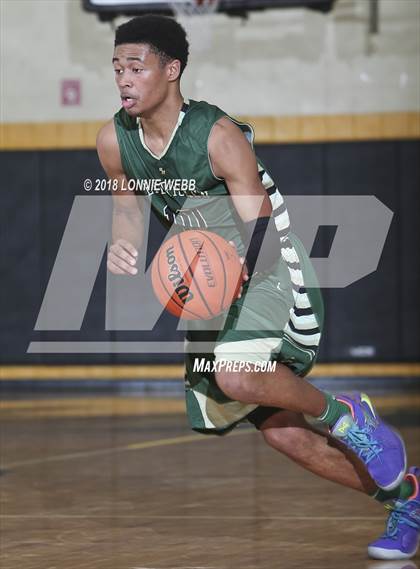 Thumbnail 2 in Mount Vernon vs Bishop Hendricken (New York Challenge) photogallery.
