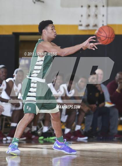 Thumbnail 3 in Mount Vernon vs Bishop Hendricken (New York Challenge) photogallery.