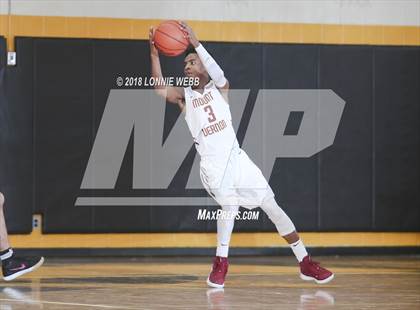 Thumbnail 3 in Mount Vernon vs Bishop Hendricken (New York Challenge) photogallery.