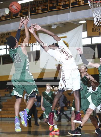 Thumbnail 1 in Mount Vernon vs Bishop Hendricken (New York Challenge) photogallery.