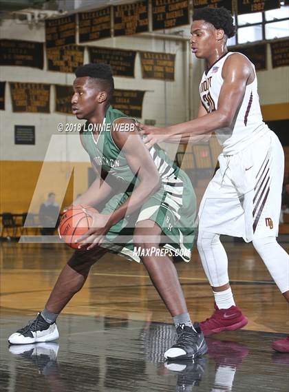 Thumbnail 3 in Mount Vernon vs Bishop Hendricken (New York Challenge) photogallery.