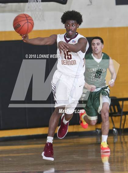 Thumbnail 3 in Mount Vernon vs Bishop Hendricken (New York Challenge) photogallery.