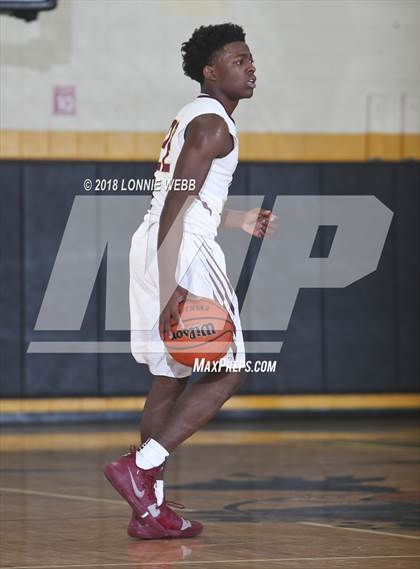 Thumbnail 2 in Mount Vernon vs Bishop Hendricken (New York Challenge) photogallery.