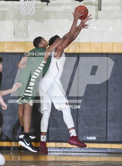 Thumbnail 3 in Mount Vernon vs Bishop Hendricken (New York Challenge) photogallery.