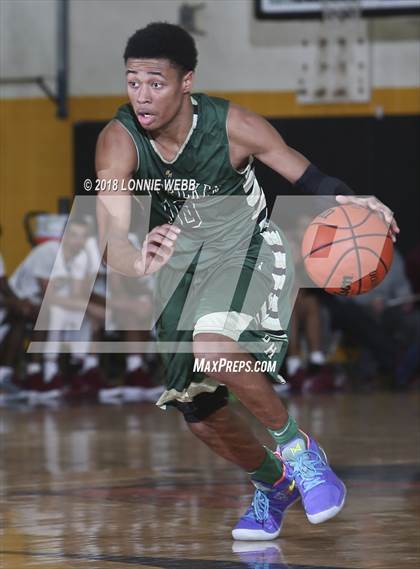 Thumbnail 3 in Mount Vernon vs Bishop Hendricken (New York Challenge) photogallery.