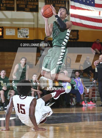 Thumbnail 1 in Mount Vernon vs Bishop Hendricken (New York Challenge) photogallery.