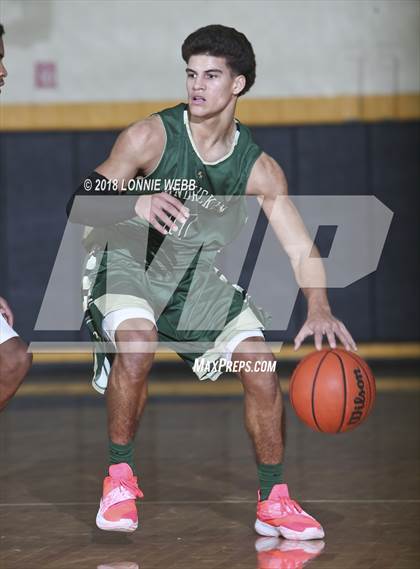 Thumbnail 2 in Mount Vernon vs Bishop Hendricken (New York Challenge) photogallery.