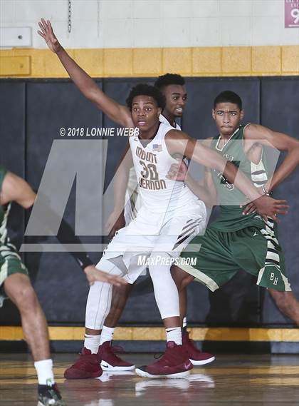 Thumbnail 3 in Mount Vernon vs Bishop Hendricken (New York Challenge) photogallery.