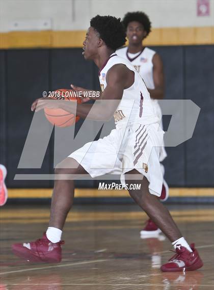 Thumbnail 1 in Mount Vernon vs Bishop Hendricken (New York Challenge) photogallery.
