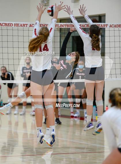 Thumbnail 2 in La Canada @ Flintridge Sacred Heart photogallery.