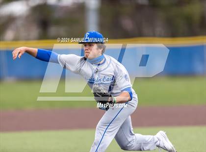 Thumbnail 2 in Omaha Westside vs. Lincoln East photogallery.