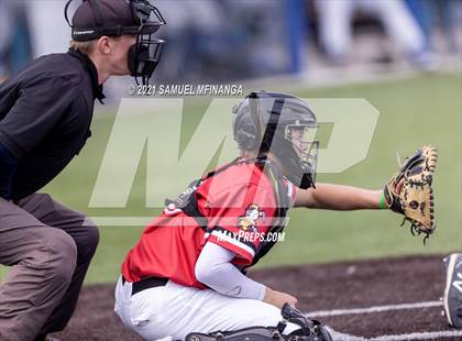 Thumbnail 3 in Omaha Westside vs. Lincoln East photogallery.