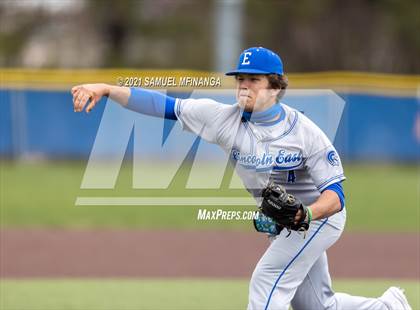 Thumbnail 3 in Omaha Westside vs. Lincoln East photogallery.