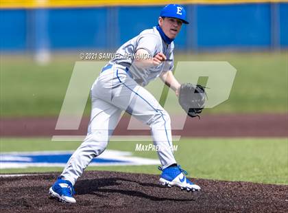 Thumbnail 3 in Omaha Westside vs. Lincoln East photogallery.