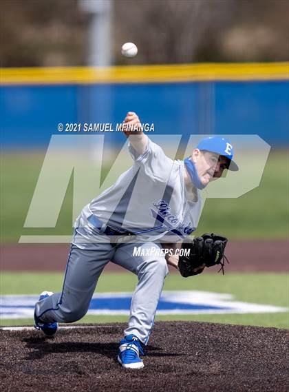 Thumbnail 2 in Omaha Westside vs. Lincoln East photogallery.