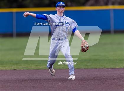 Thumbnail 2 in Omaha Westside vs. Lincoln East photogallery.