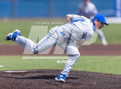 Thumbnail 2 in Omaha Westside vs. Lincoln East photogallery.