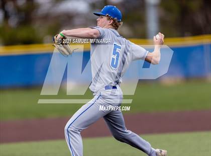 Thumbnail 3 in Omaha Westside vs. Lincoln East photogallery.