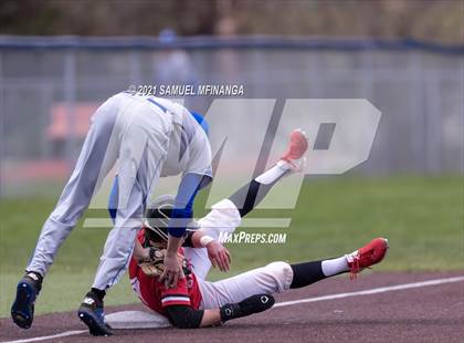 Thumbnail 3 in Omaha Westside vs. Lincoln East photogallery.