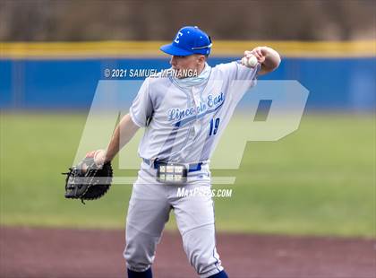 Thumbnail 2 in Omaha Westside vs. Lincoln East photogallery.