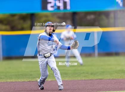Thumbnail 2 in Omaha Westside vs. Lincoln East photogallery.