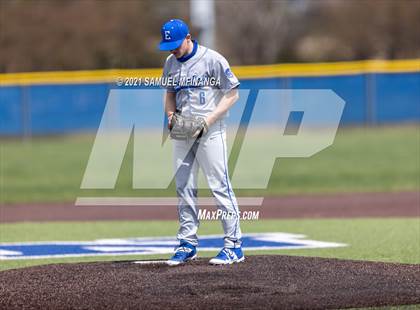 Thumbnail 3 in Omaha Westside vs. Lincoln East photogallery.