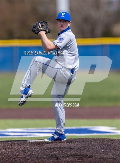 Thumbnail 2 in Omaha Westside vs. Lincoln East photogallery.