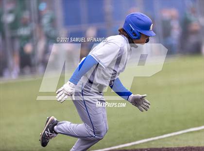 Thumbnail 2 in Omaha Westside vs. Lincoln East photogallery.