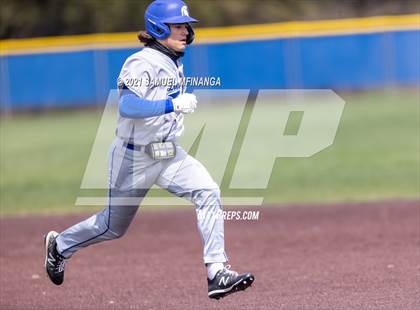 Thumbnail 2 in Omaha Westside vs. Lincoln East photogallery.