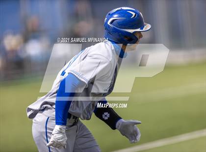 Thumbnail 2 in Omaha Westside vs. Lincoln East photogallery.