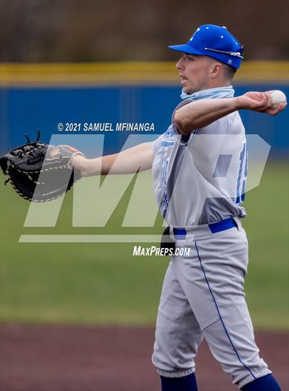 Thumbnail 3 in Omaha Westside vs. Lincoln East photogallery.