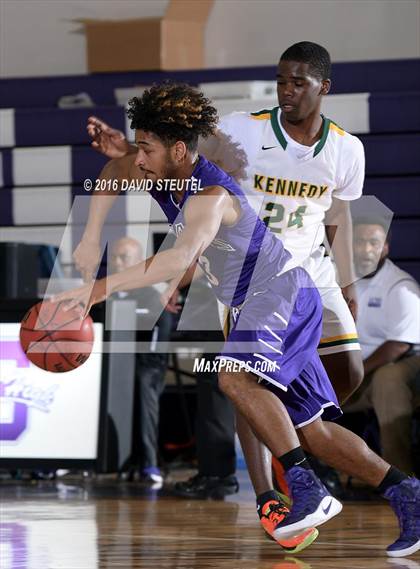 Thumbnail 3 in Sacramento vs. Kennedy (St. Hope Elite Classic) photogallery.
