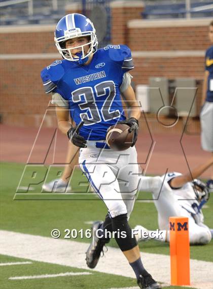 Thumbnail 3 in Farmington vs. Walled Lake Western  photogallery.