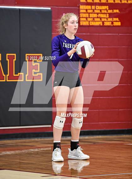 Thumbnail 1 in Thorndale vs Thrall photogallery.