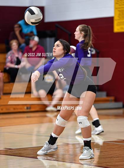 Thumbnail 1 in Thorndale vs Thrall photogallery.