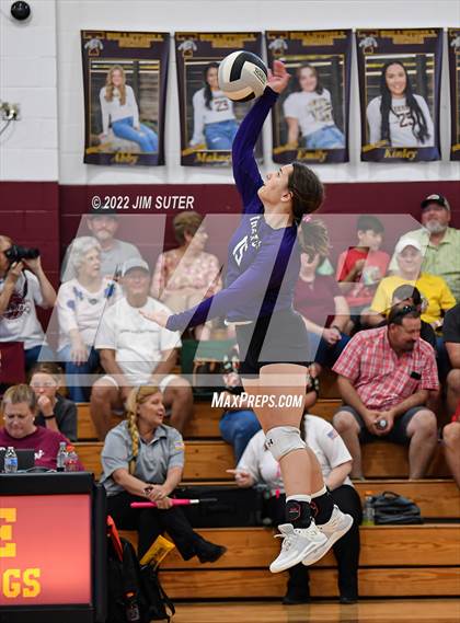 Thumbnail 1 in Thorndale vs Thrall photogallery.