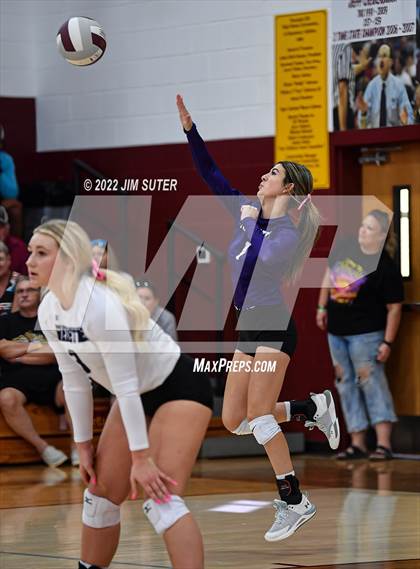 Thumbnail 1 in Thorndale vs Thrall photogallery.