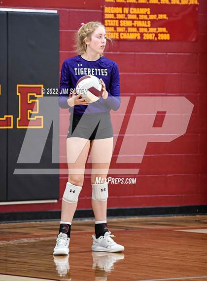Thumbnail 3 in Thorndale vs Thrall photogallery.