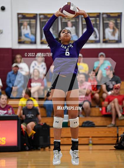 Thumbnail 1 in Thorndale vs Thrall photogallery.