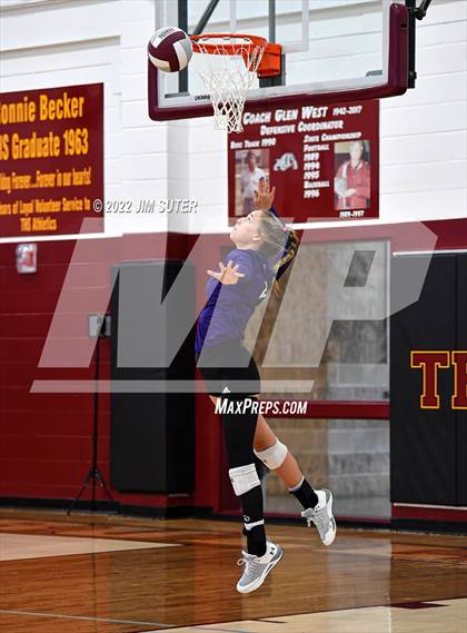 Thumbnail 1 in Thorndale vs Thrall photogallery.