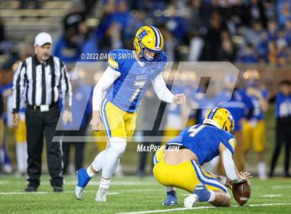 Thumbnail 2 in Howell vs. Fort Osage (MSHSAA Class 5 Championship) photogallery.