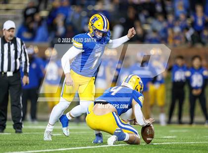 Thumbnail 3 in Howell vs. Fort Osage (MSHSAA Class 5 Championship) photogallery.