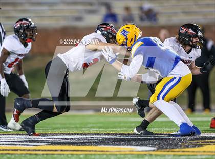 Thumbnail 1 in Howell vs. Fort Osage (MSHSAA Class 5 Championship) photogallery.