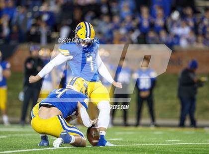 Thumbnail 2 in Howell vs. Fort Osage (MSHSAA Class 5 Championship) photogallery.