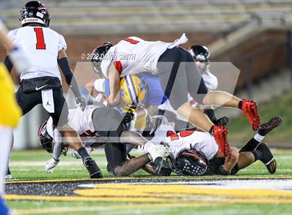 Thumbnail 3 in Howell vs. Fort Osage (MSHSAA Class 5 Championship) photogallery.