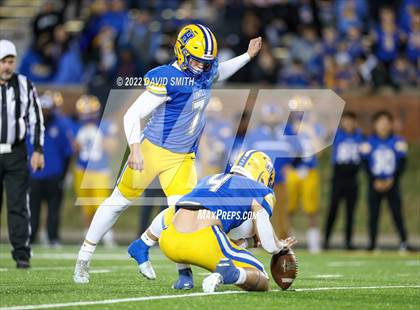Thumbnail 1 in Howell vs. Fort Osage (MSHSAA Class 5 Championship) photogallery.