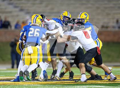 Thumbnail 1 in Howell vs. Fort Osage (MSHSAA Class 5 Championship) photogallery.
