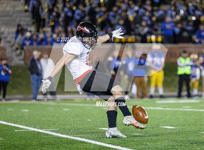 Thumbnail 3 in Howell vs. Fort Osage (MSHSAA Class 5 Championship) photogallery.