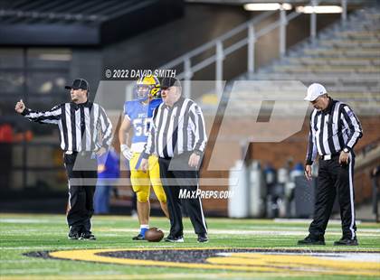 Thumbnail 1 in Howell vs. Fort Osage (MSHSAA Class 5 Championship) photogallery.